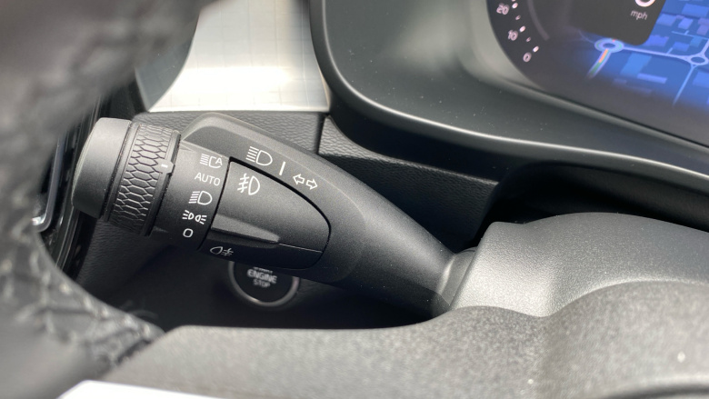 Volvo XC40 2.0 B4P Plus Black Edition 5dr Auto Petrol Estate